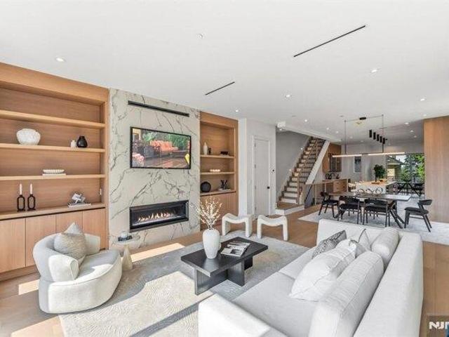 House for sale in Fort Lee, New Jersey