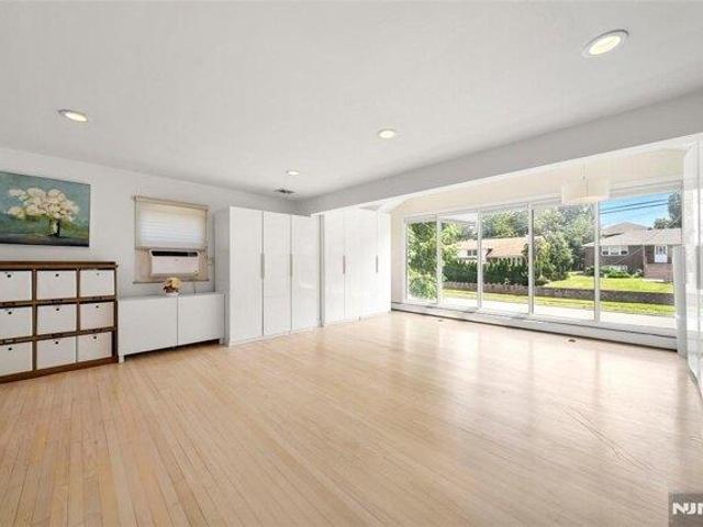 House for sale in Fort Lee, New Jersey