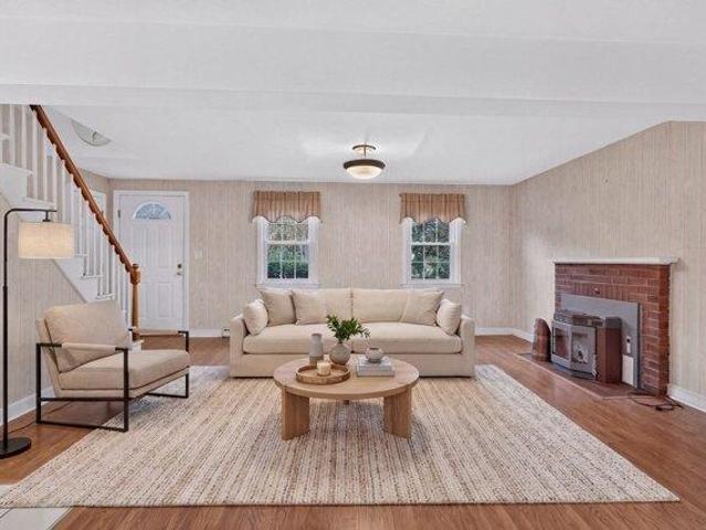 House for sale in Lawton's Family Farm, Foxborough