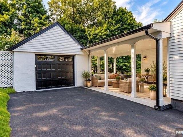 House for sale in Oakland, Bergen County