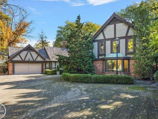 House for sale in Grosse Pointe
