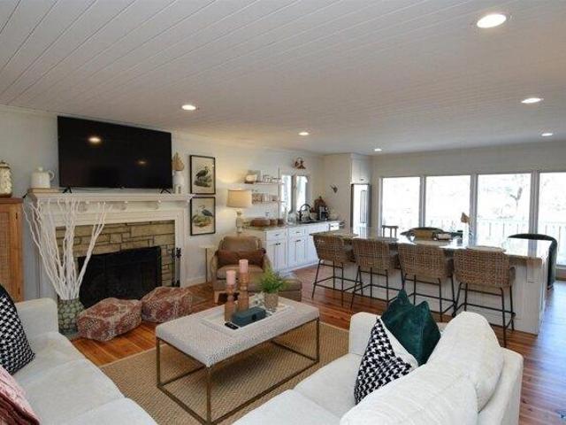 House for sale in Guntersville, Alabama