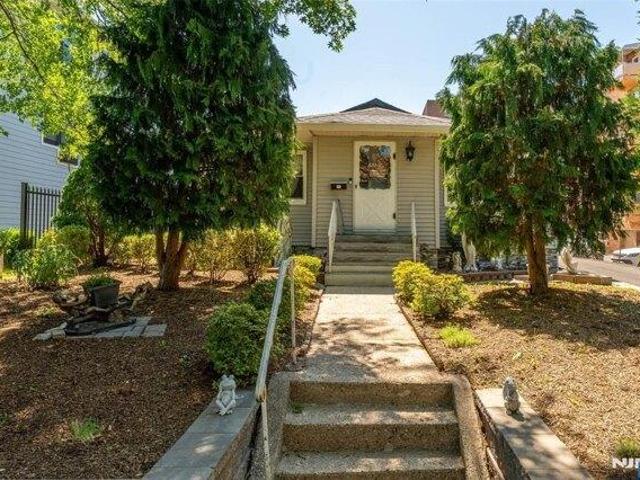 House for sale in Hackensack, New Jersey