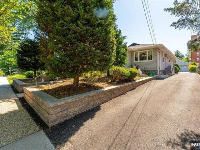House for sale in Hackensack, New Jersey