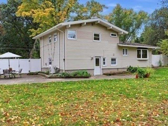 House for sale in Plainville, Hadley