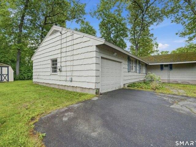 House for sale in Hamden, Connecticut