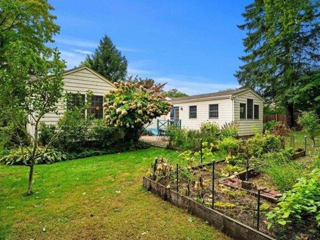 House for sale in Hamilton, Essex County