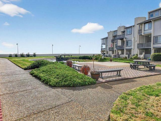 House for sale in Richmond Park, Hampton