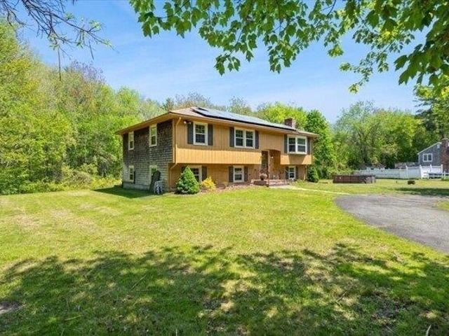 House for sale in Hanson, Massachusetts