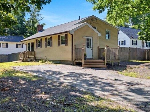 House for sale in Holbrook, Norfolk County