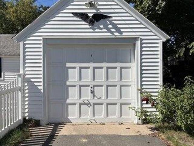 House for sale in Oakdale, Holyoke