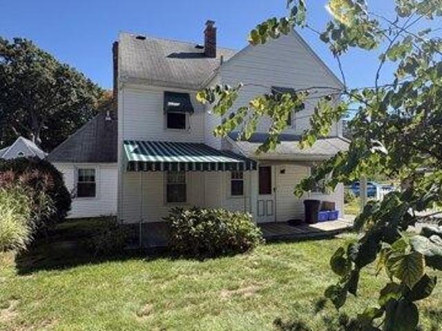 House for sale in Oakdale, Holyoke