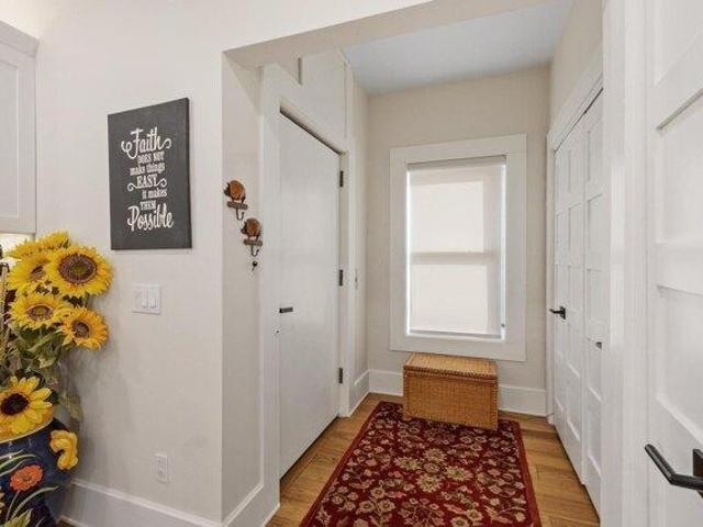 House for sale in Oakdale, Holyoke