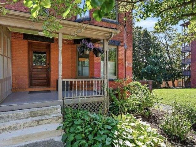 House for sale in Oakdale, Holyoke