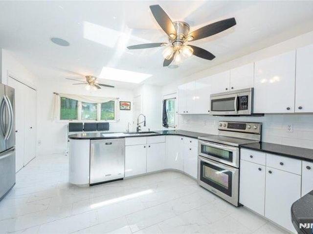 House for sale in Glasser, New Jersey