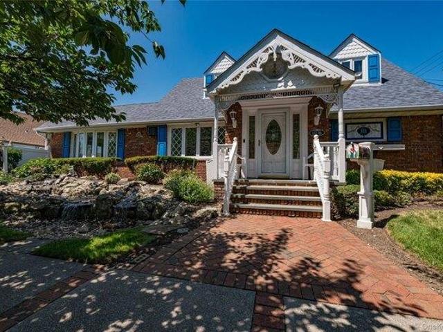 House for sale in Queens, Arverne
