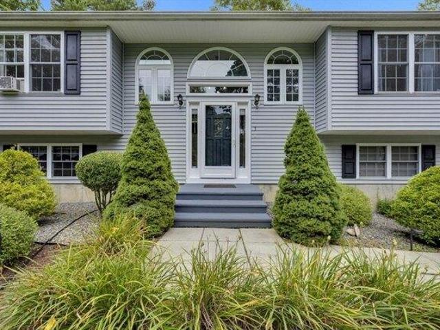 House for sale in Hubbardston, Massachusetts