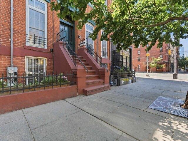 House for sale in Hudson, New Jersey