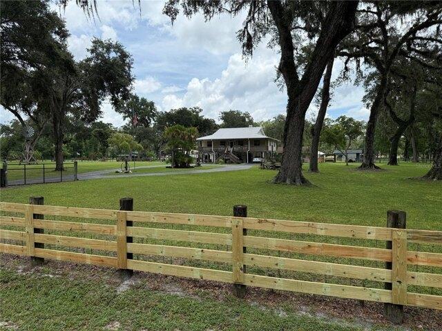 House for sale in Lake Panasoffkee, Florida
