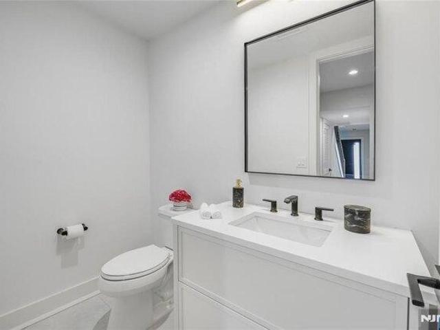 House for sale in Leonia, New Jersey
