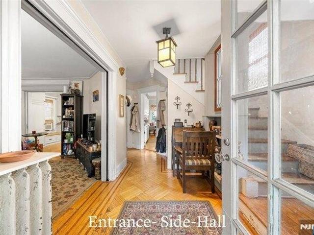 House for sale in Leonia, New Jersey