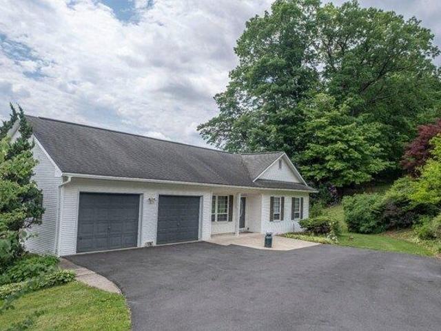 House for sale in Mc Veytown, Pennsylvania