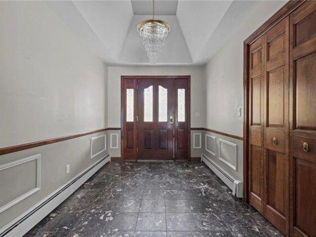 House for sale in Lincoln, Rhode Island
