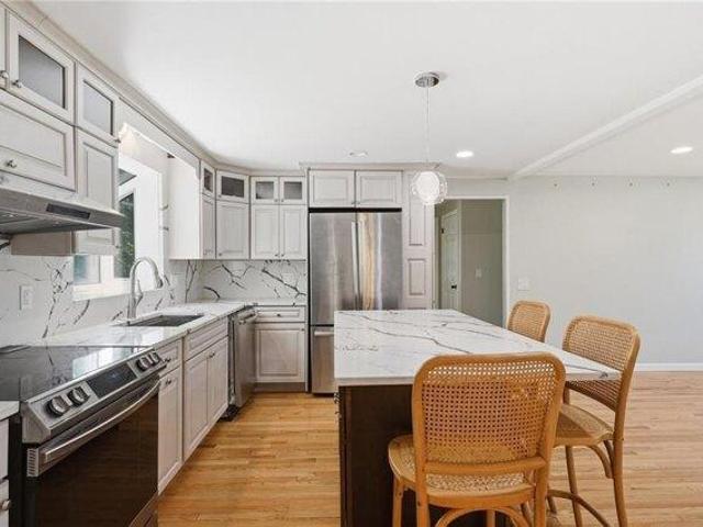 House for sale in Saylesville Highlands, Lincoln