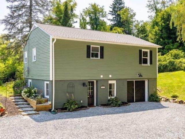 House for sale in Litchfield