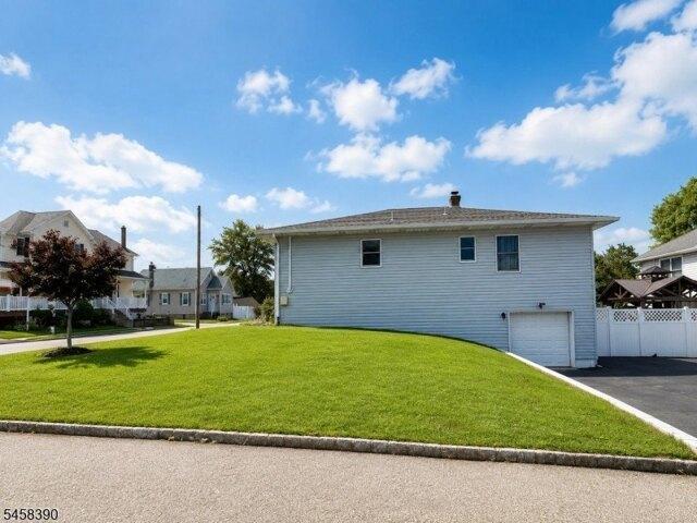 House for sale in Singac, Little Falls