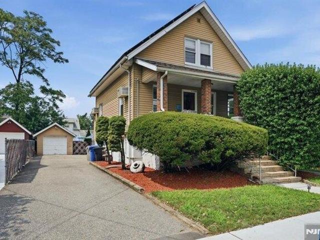 House for sale in Little Ferry, New Jersey