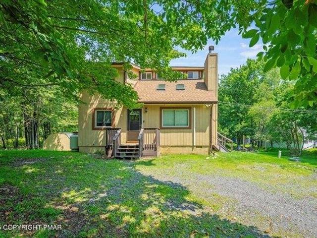 House for sale in Long Pond, Pennsylvania