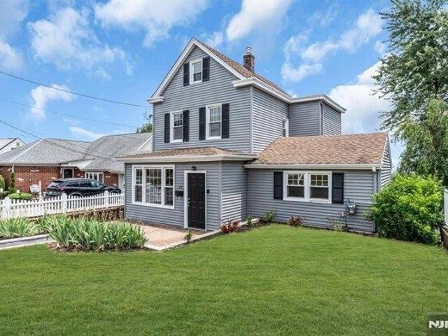 House for sale in Lyndhurst, New Jersey