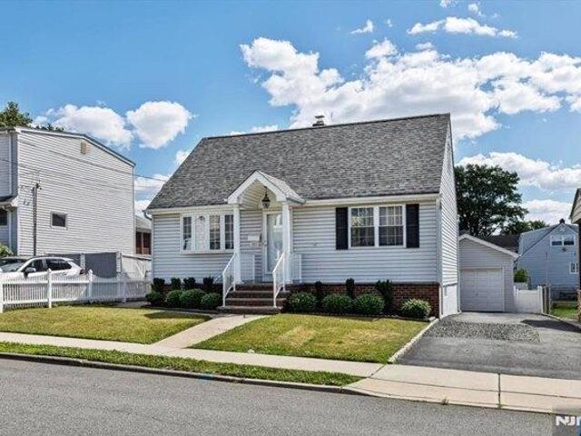 House for sale in Lyndhurst, New Jersey