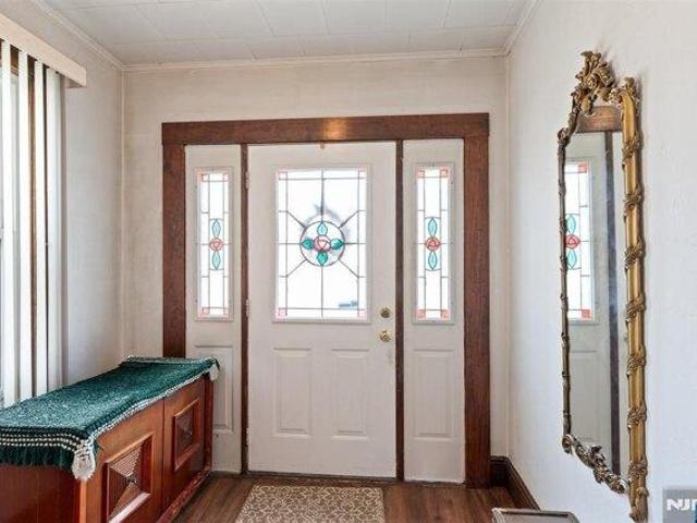 House for sale in Lyndhurst, New Jersey