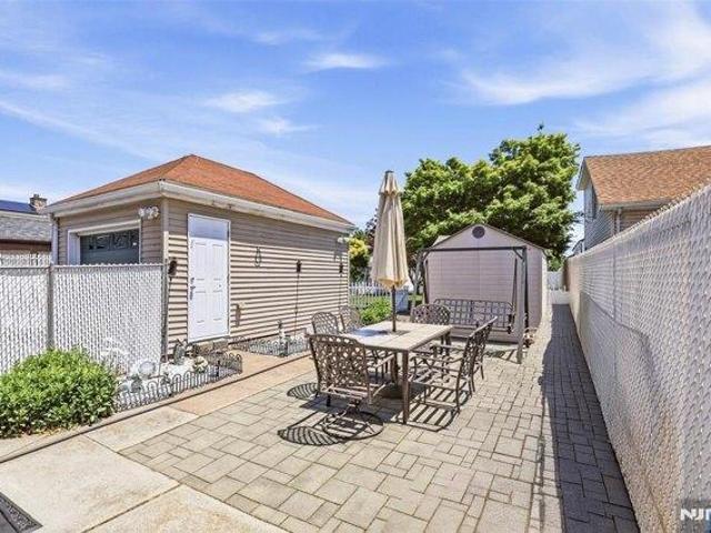 House for sale in Lyndhurst, New Jersey