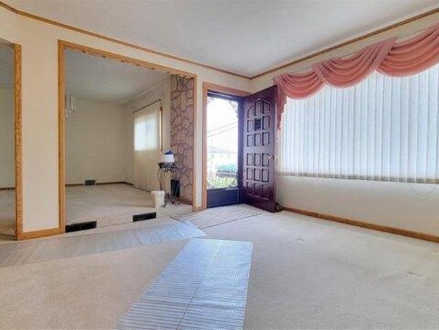 House for sale in Lyndhurst, New Jersey