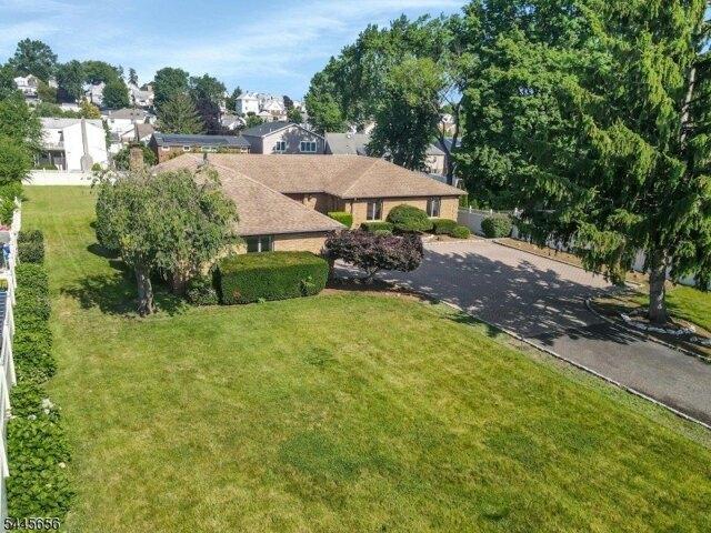 House for sale in Lyndhurst, New Jersey