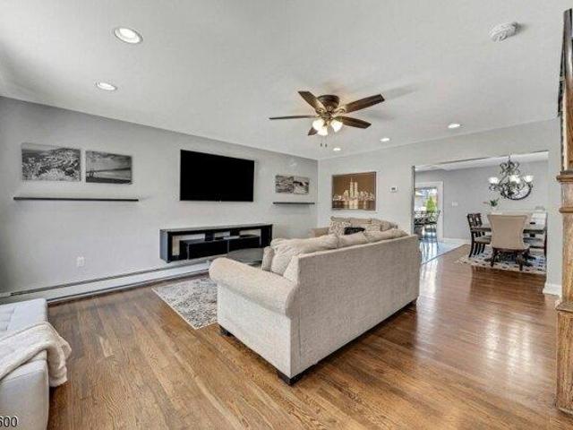 House for sale in Lyndhurst, New Jersey
