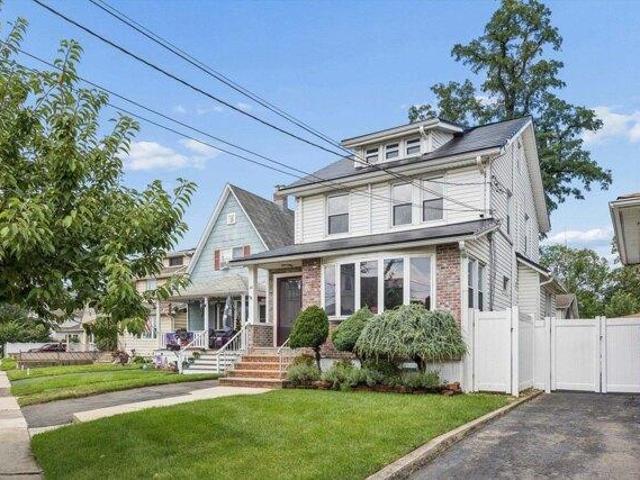 House for sale in Lyndhurst, New Jersey