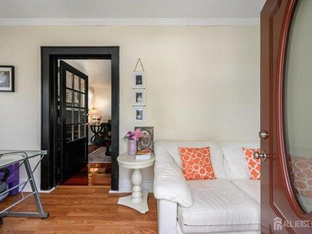 House for sale in Lyndhurst, New Jersey