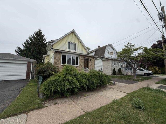 House for sale in Lyndhurst, New Jersey