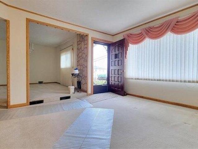 House for sale in Lyndhurst, New Jersey