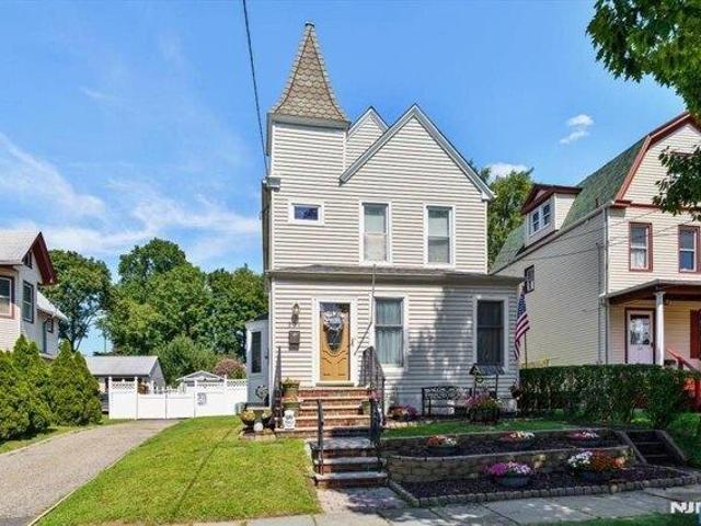 House for sale in Lyndhurst, New Jersey