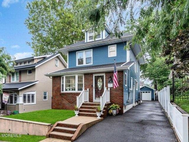 House for sale in Lyndhurst, New Jersey