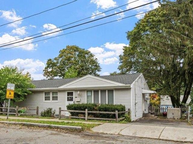 House for sale in Lynn, Essex County