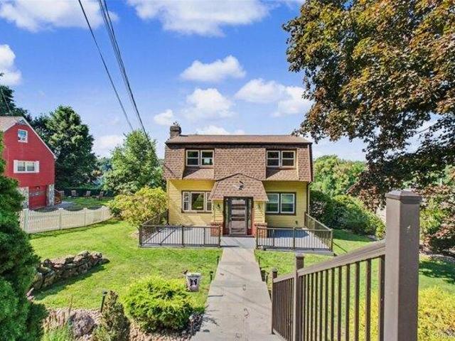 House for sale in Baldwin Place, New York
