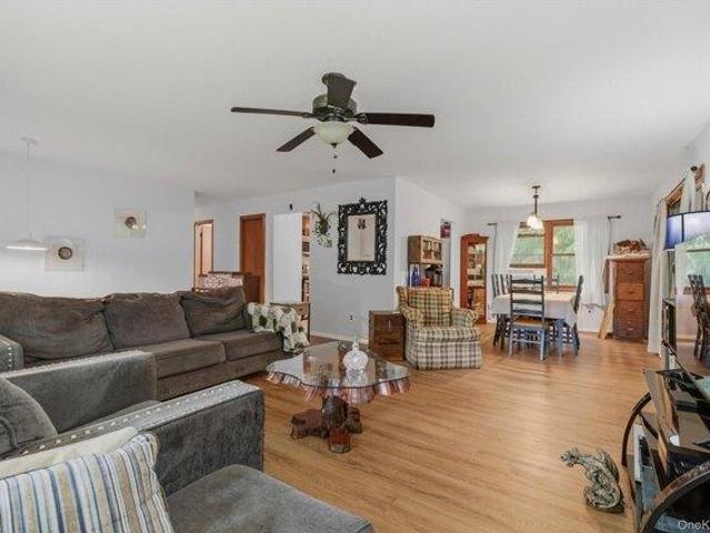 House for sale in Baldwin Place, New York
