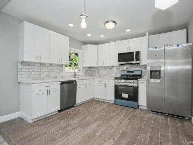 House for sale in Baldwin Place, New York