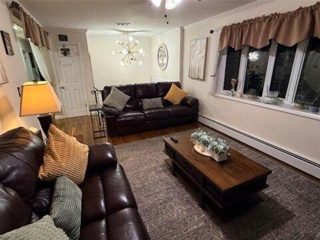 House for sale in Baldwin Place, New York